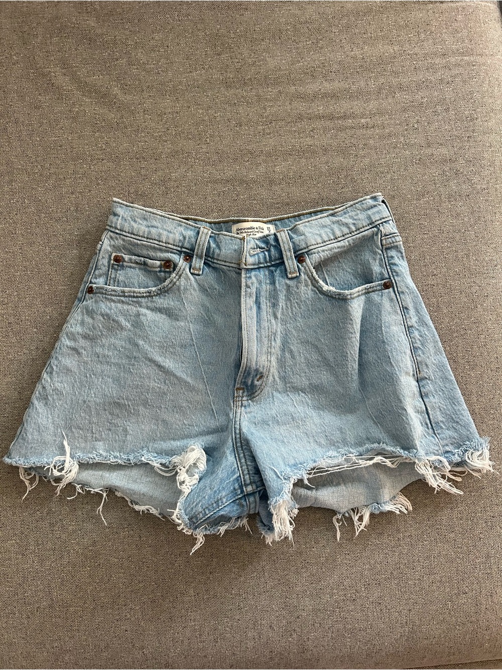 Abercrombie & Fitch Light Wash 90s High Rise Denim Shorts